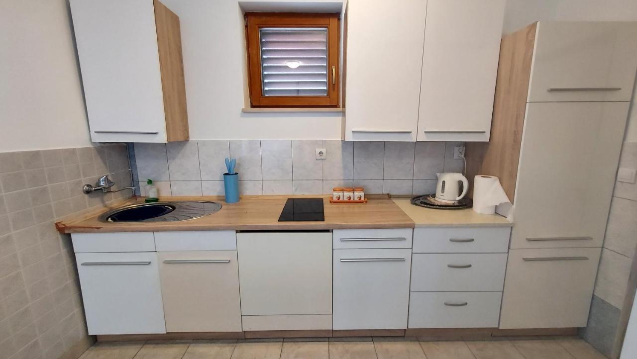 Apartments Cezar Vinkuran Buitenkant foto