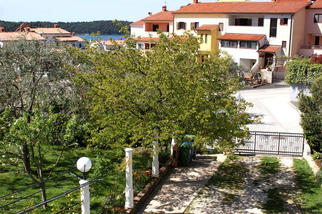 Apartments Cezar Vinkuran Buitenkant foto