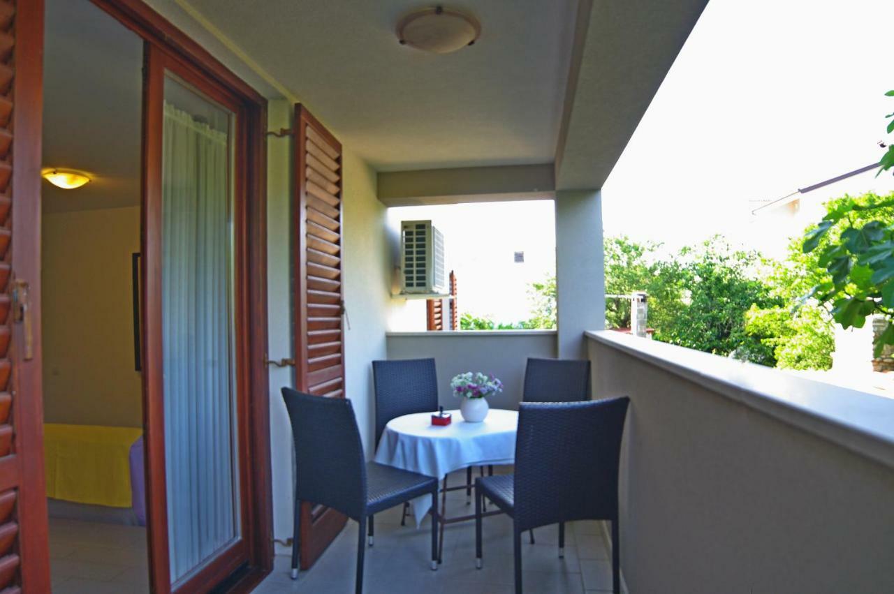 Apartments Cezar Vinkuran Buitenkant foto
