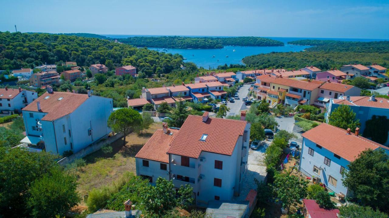 Apartments Cezar Vinkuran Buitenkant foto
