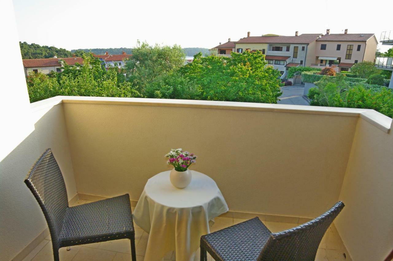 Apartments Cezar Vinkuran Buitenkant foto