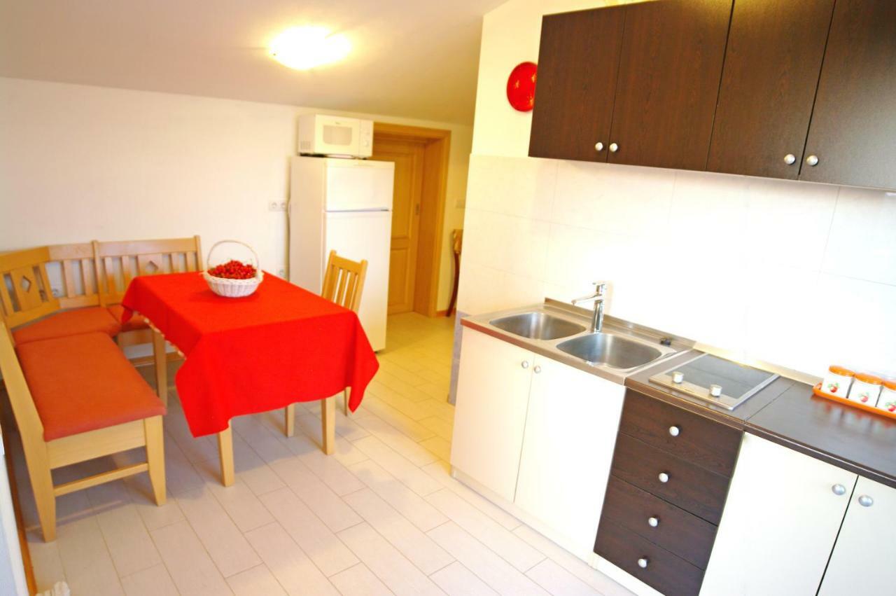 Apartments Cezar Vinkuran Buitenkant foto