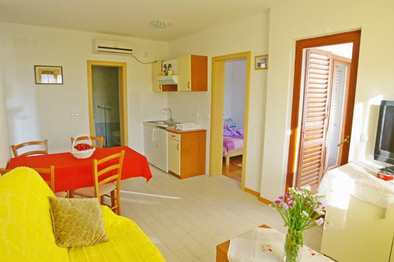 Apartments Cezar Vinkuran Buitenkant foto