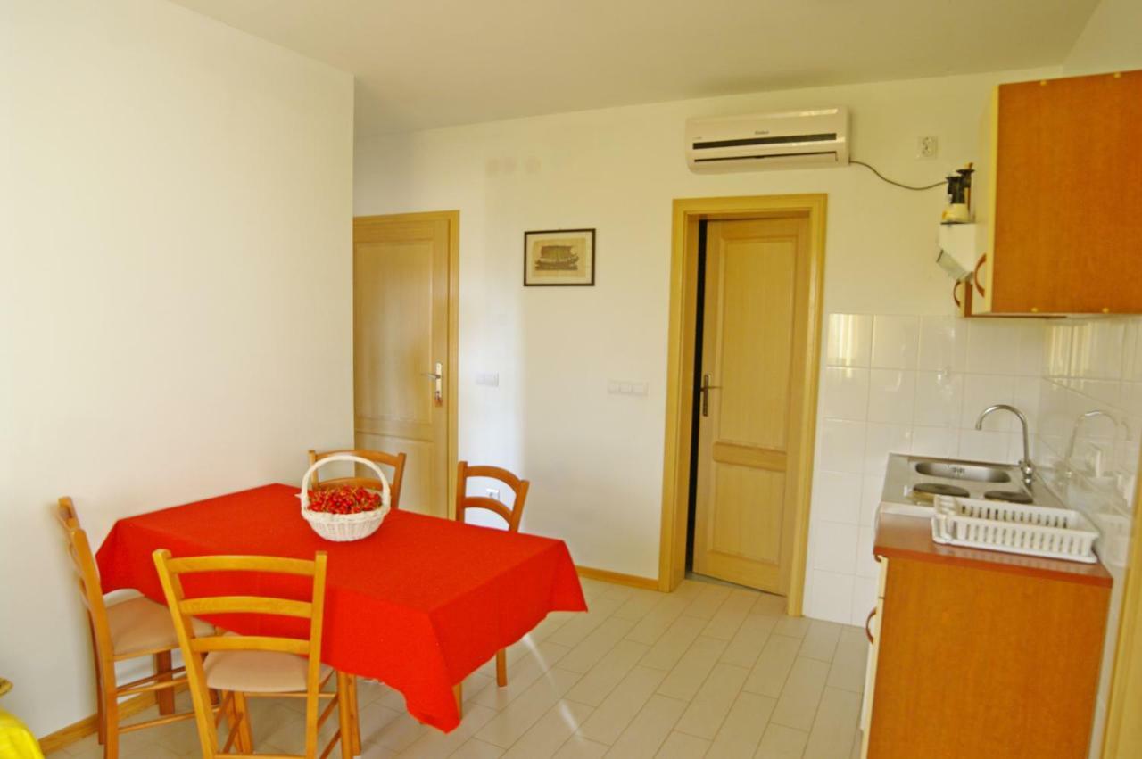 Apartments Cezar Vinkuran Buitenkant foto