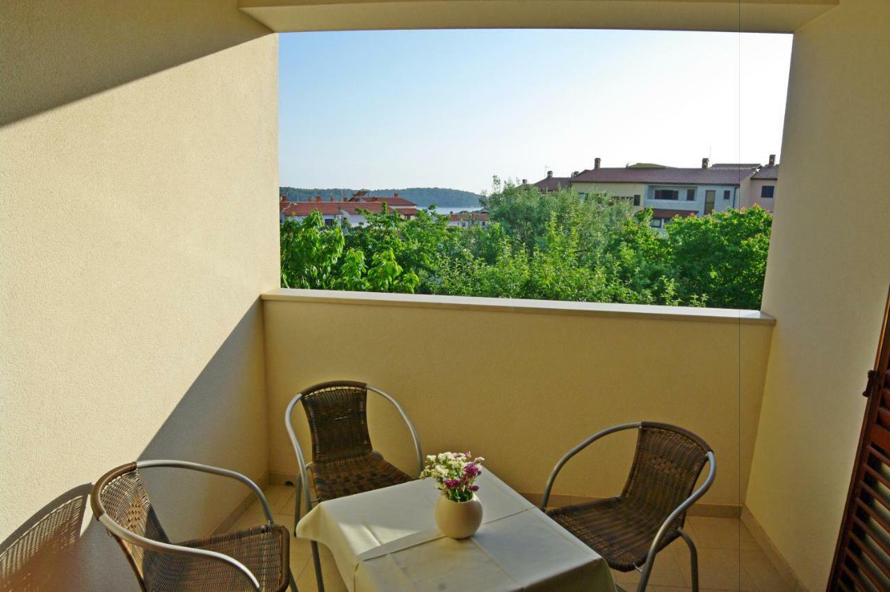 Apartments Cezar Vinkuran Buitenkant foto