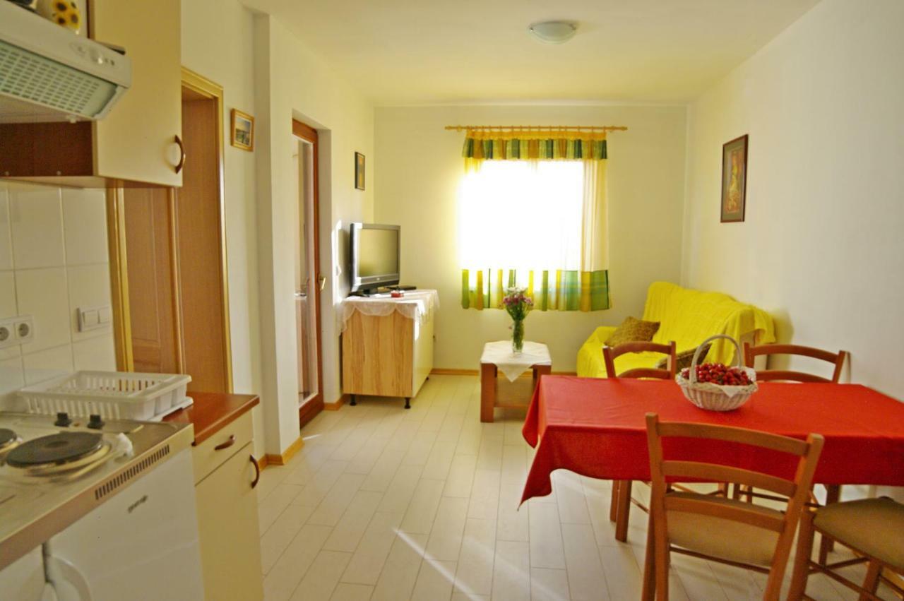Apartments Cezar Vinkuran Buitenkant foto